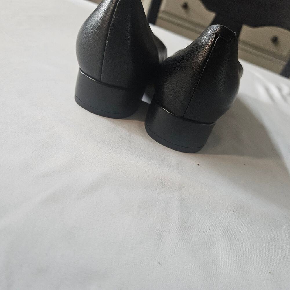 Easy Spirit Caldese leather pumps in black, 1 inch block heel, leather upper. - Picture 3 of 7